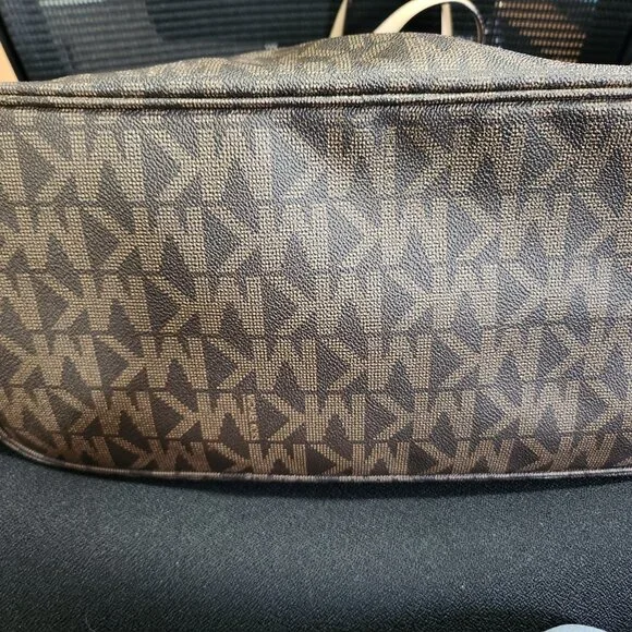 Michael Kors Jet Set Travel Tote - Picture 3 of 5